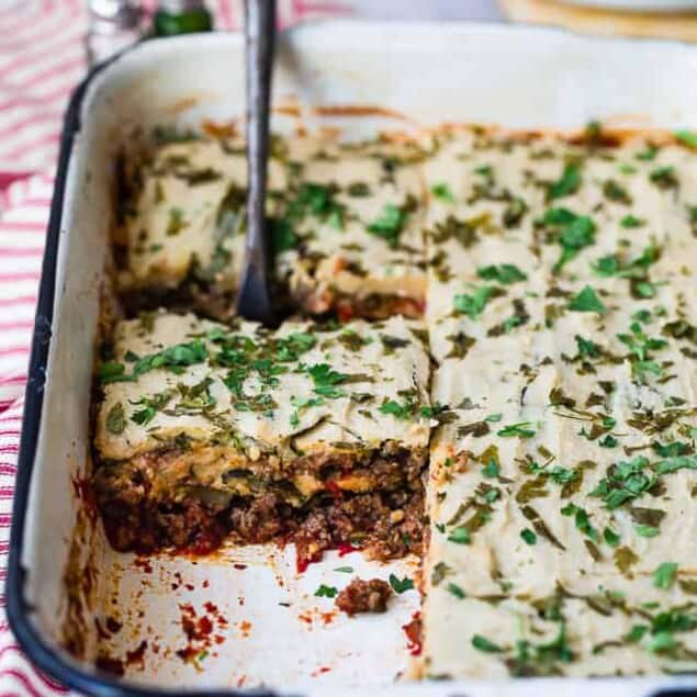 Low Carb Paleo Zucchini Lasagna - You will never know this family-pleasing lasagna is gluten/grain/dairy free, low carb and whole30 compliant! Not even the pickiest eaters will miss the cheese and pasta! | #Foodfaithfitness | #Paleo #whole30 #lowcarb #lasagna #glutenfree