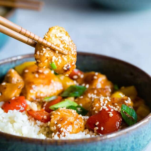 Gluten Free Whole30 Sweet and Sour Chicken - This paleo friendly, healthy sweet and sour chicken is so easy to make and tastes better than takeout and is WAY better for you! It's sugar/grain/gluten/dairy/egg free too! | #Foodfaithfitness | #Glutenfree #Paleo #Whole30 #Healthy #Sugarfree