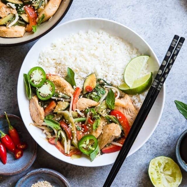 Spicy Thai Basil Chicken Stir Fry - A 20 minute, healthy, gluten free dinner that is paleo friendly, lower carb and only 300 calories! It will be your new go to weeknight meal! | #Foodfaithfitness | #Glutenfree #Paleo #Lowcarb #Healthy #DairyFree