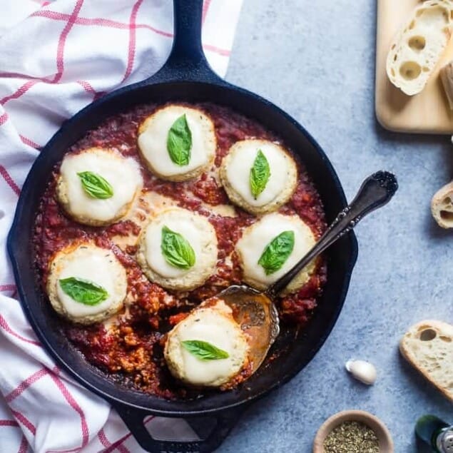 Cauliflower Caprese Skillet - These gluten free skillet has all the Italian flavors of the classic salad, in a light, healthy and low carb dinner that everyone will love! | Foodfaithfitness.com | @FoodFaithFit