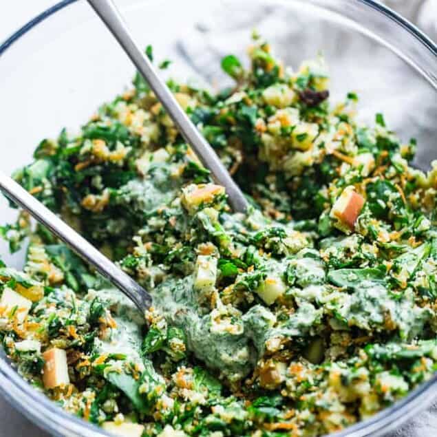 Moroccan Grated Raw Cauliflower Detox Salad - This veggie packed salad is a gluten/grain/dairy/sugar free salad with sweet and spicy, bold flavor! Paleo, vegan and whole30 compliant and perfect for meal prep! | Foodfaithfitness.com | @FoodfaithFit